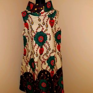 Wide neck sleeveless smock.